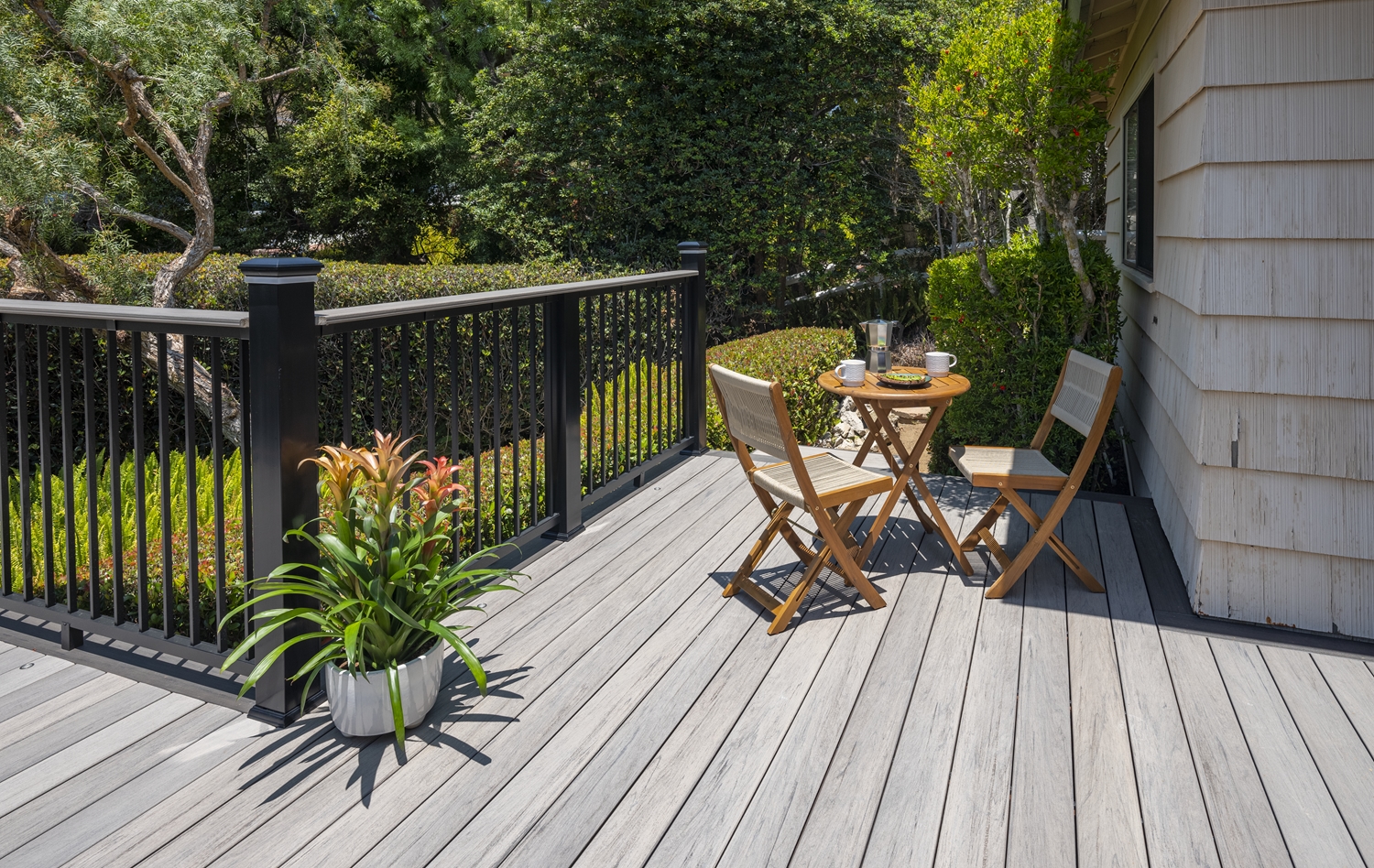 Timbertech_Ashwood_Espresso_Legacy_Collection_Pro_Decking_Beauty_217_Retouched1_1-8338426 TimberTech composite deck